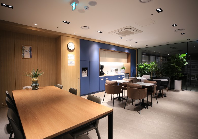 신촌역 4호점 10층 LOUNGE